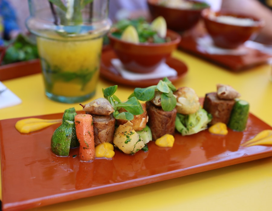 Plat généreux servi à table